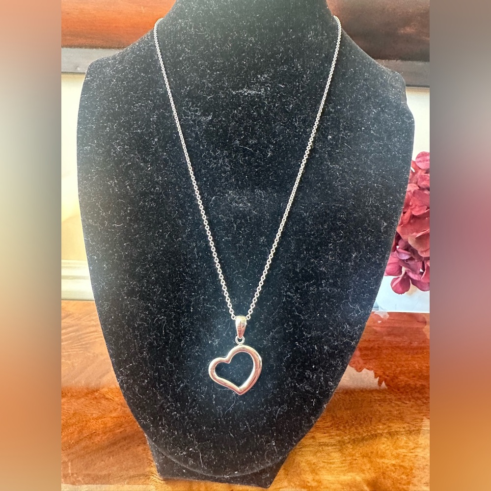 Women's Stainless QVC Steel by Design Silver Heart Pendant Necklace 18” NWOT